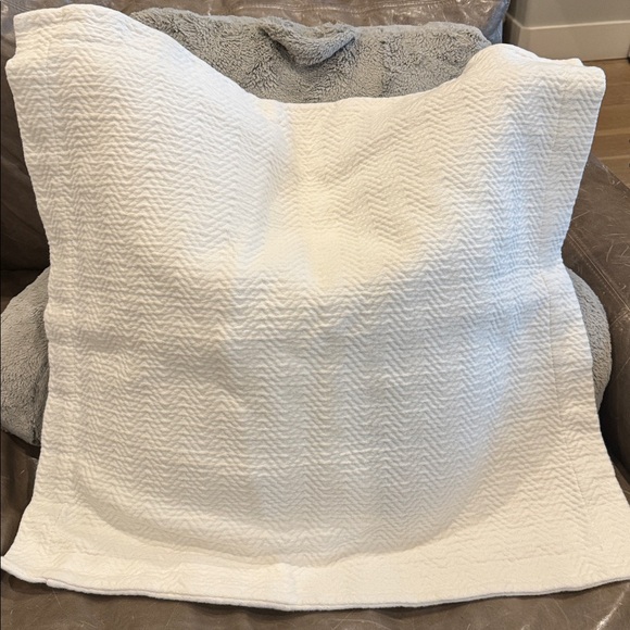 DOCOFIL PORTUGAL set of 2 Euro Pillow Shams 100% cotton 26 x 26 White Chevron - Picture 2 of 7